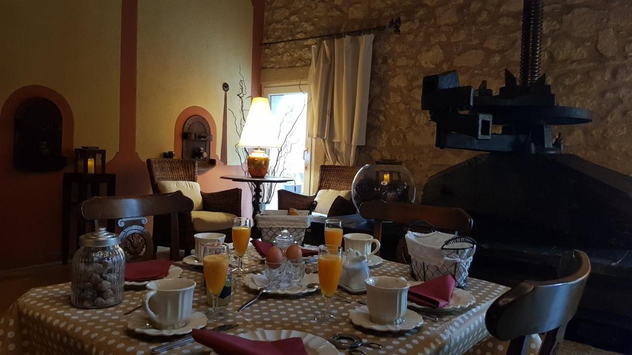 La Demeure Du Pressoir Bed and Breakfast Cuxac-dʼAude Exteriör bild